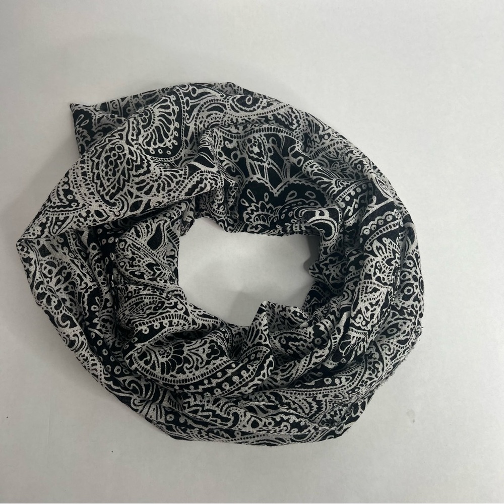 Talbots Infinity Scarf Neck Cowl Black And White 100%‎ WOOL